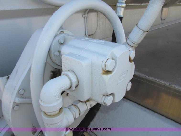 image for item G9914 1997 Ledwell LW40ADC aluminum feed trailer