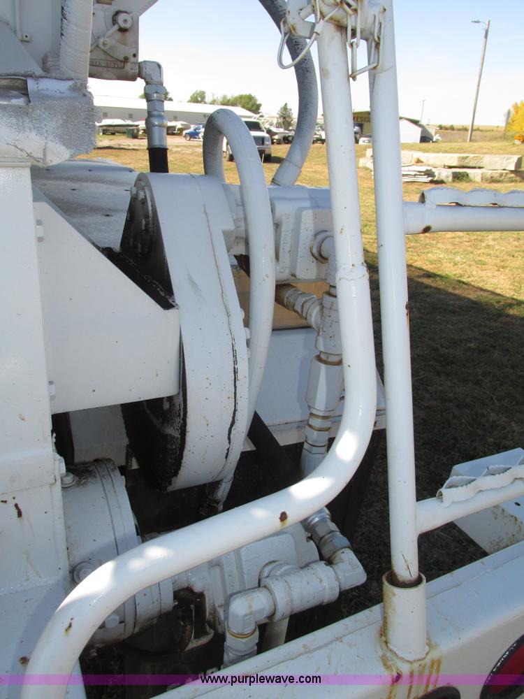 image for item G9914 1997 Ledwell LW40ADC aluminum feed trailer