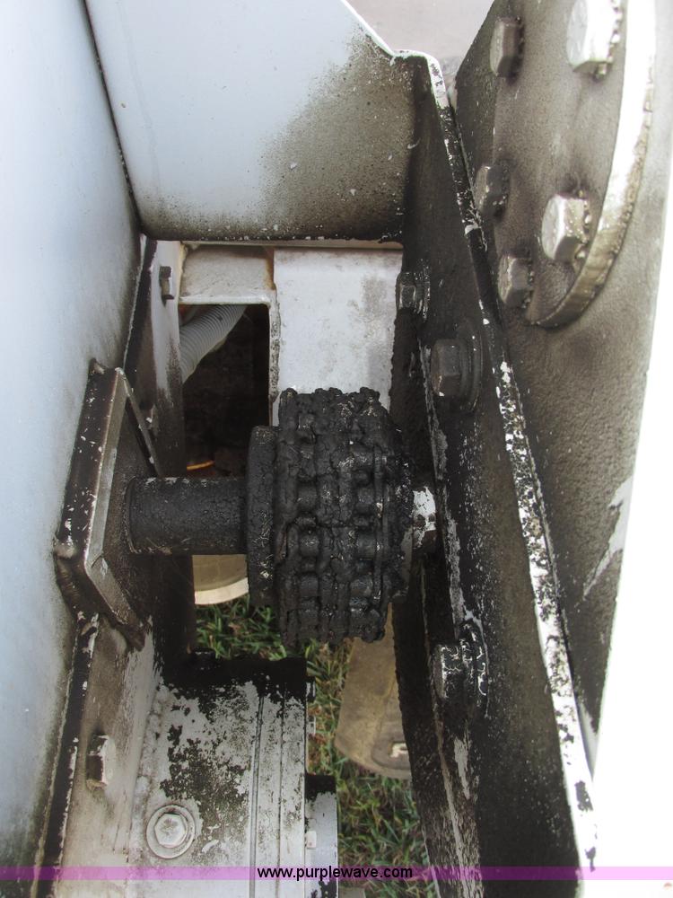 image for item G9914 1997 Ledwell LW40ADC aluminum feed trailer