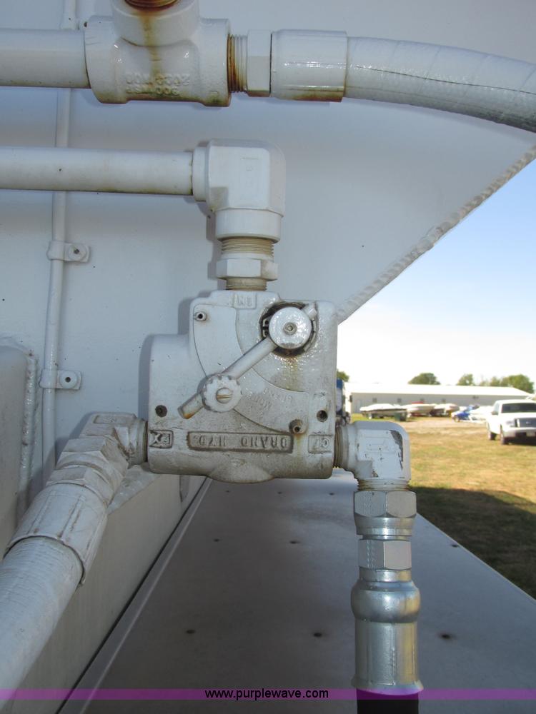 image for item G9914 1997 Ledwell LW40ADC aluminum feed trailer