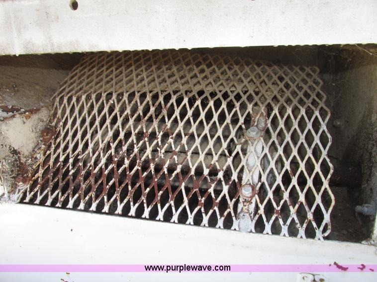 image for item G9914 1997 Ledwell LW40ADC aluminum feed trailer