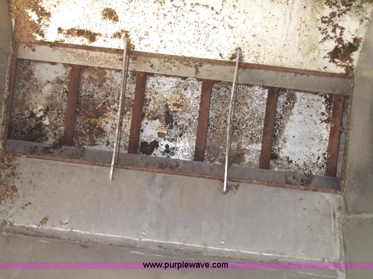 image for item G9914 1997 Ledwell LW40ADC aluminum feed trailer