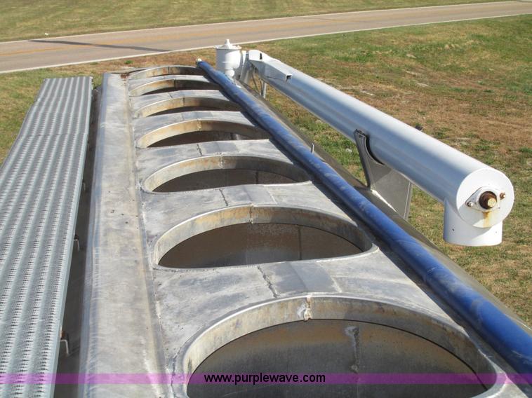 image for item G9914 1997 Ledwell LW40ADC aluminum feed trailer