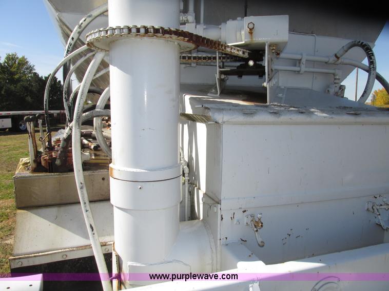 image for item G9914 1997 Ledwell LW40ADC aluminum feed trailer