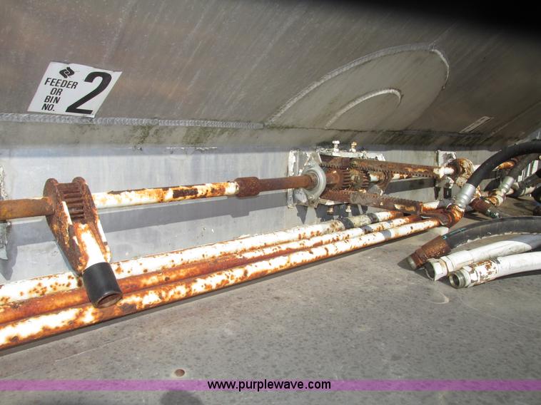 image for item G9914 1997 Ledwell LW40ADC aluminum feed trailer