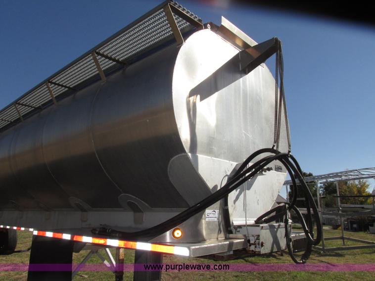 image for item G9914 1997 Ledwell LW40ADC aluminum feed trailer