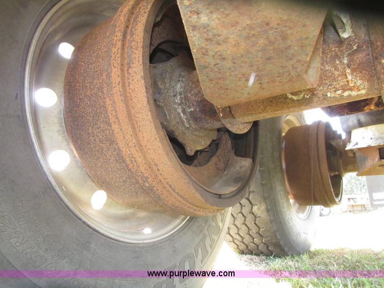 image for item G9914 1997 Ledwell LW40ADC aluminum feed trailer