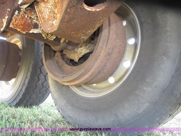 image for item G9914 1997 Ledwell LW40ADC aluminum feed trailer