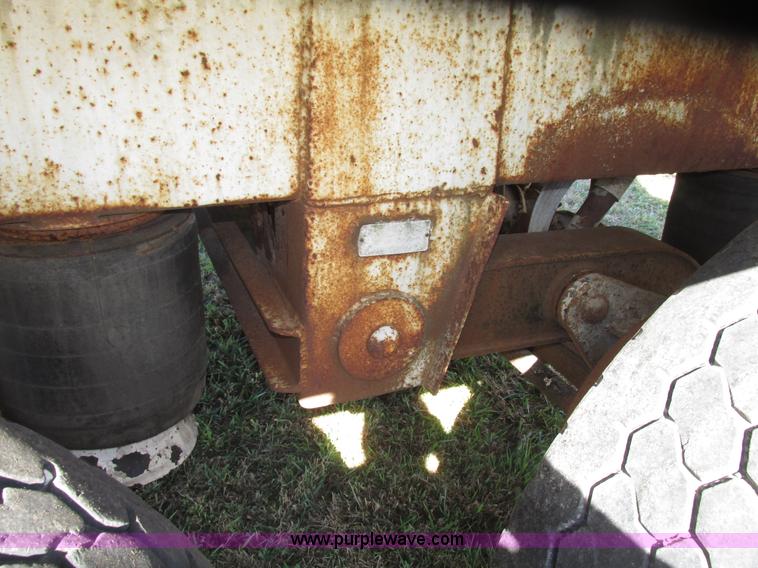 image for item G9914 1997 Ledwell LW40ADC aluminum feed trailer