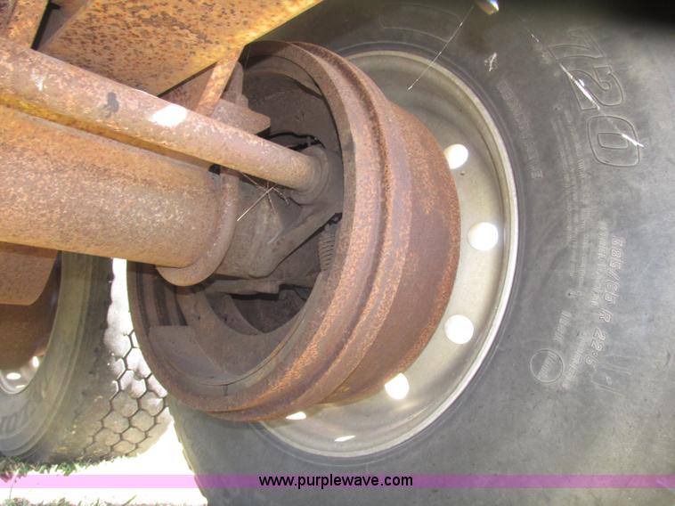 image for item G9914 1997 Ledwell LW40ADC aluminum feed trailer