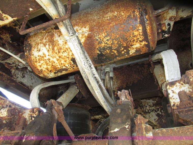 image for item G9914 1997 Ledwell LW40ADC aluminum feed trailer