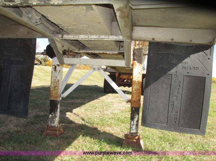 image for item G9914 1997 Ledwell LW40ADC aluminum feed trailer