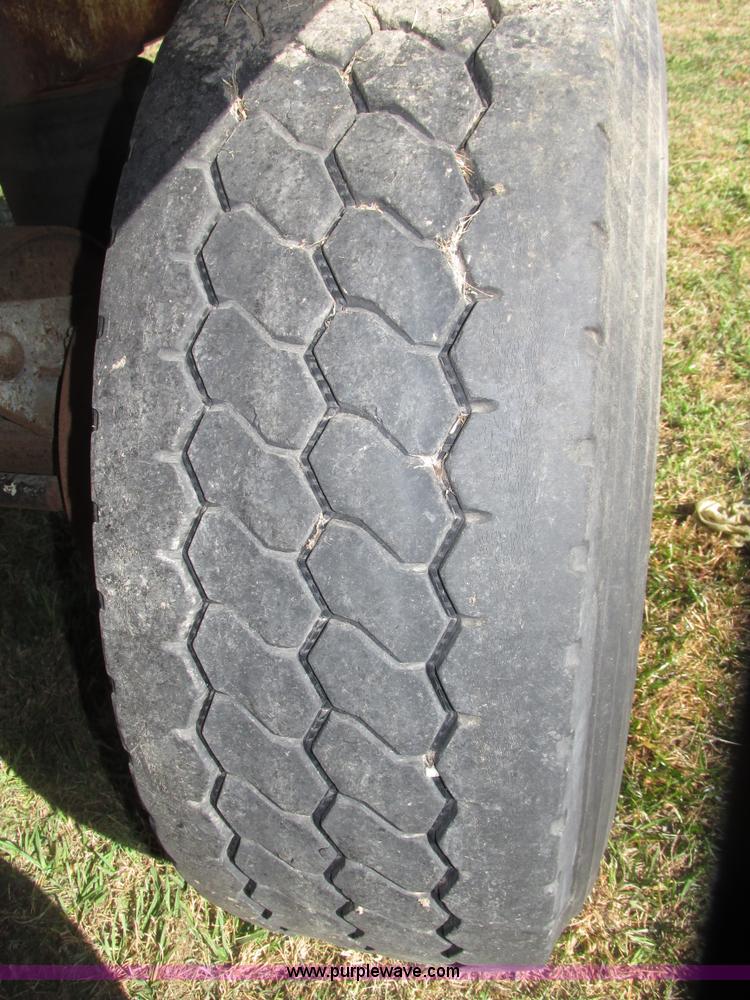 image for item G9914 1997 Ledwell LW40ADC aluminum feed trailer