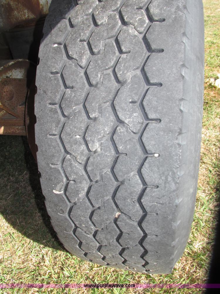 image for item G9914 1997 Ledwell LW40ADC aluminum feed trailer