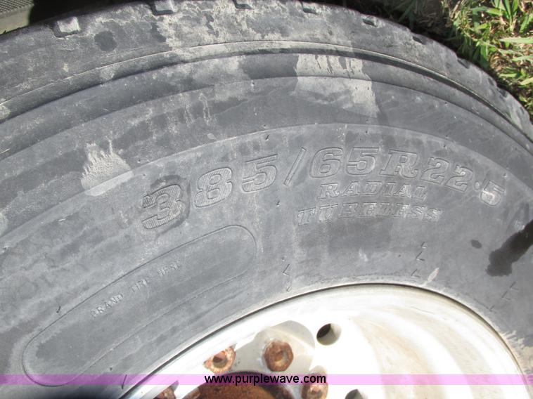 image for item G9914 1997 Ledwell LW40ADC aluminum feed trailer