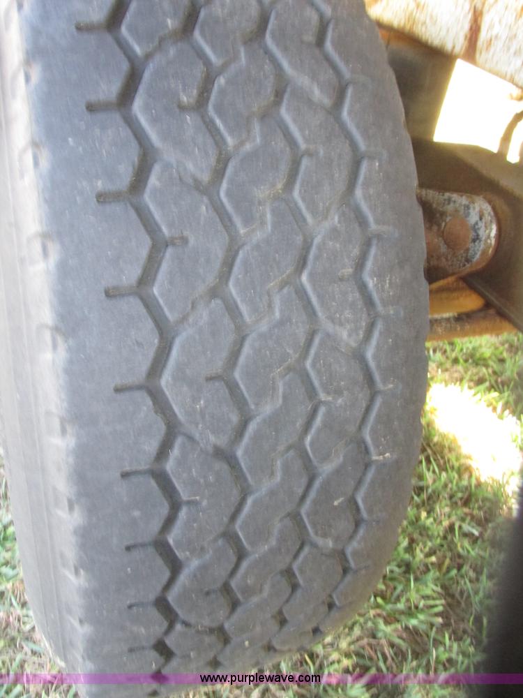 image for item G9914 1997 Ledwell LW40ADC aluminum feed trailer