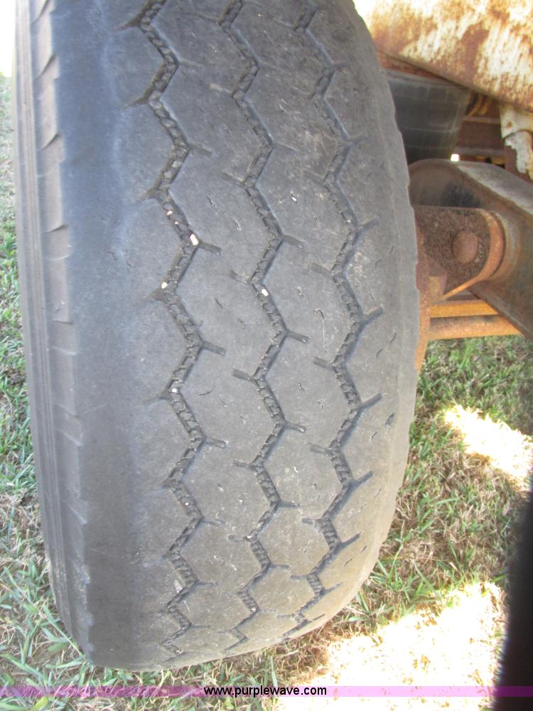 image for item G9914 1997 Ledwell LW40ADC aluminum feed trailer