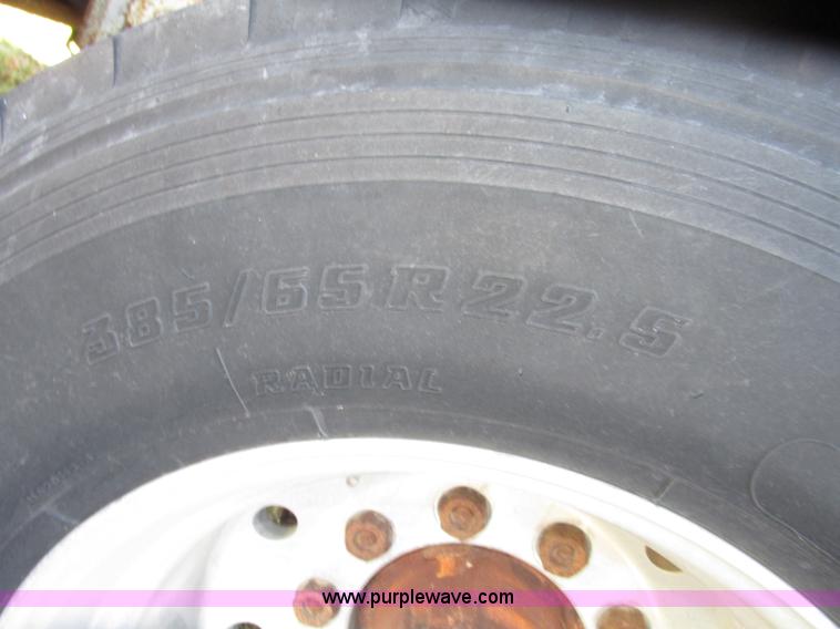 image for item G9914 1997 Ledwell LW40ADC aluminum feed trailer