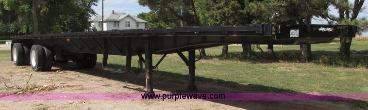 image for item G9928 1990 Fruehauf PBAT2W48 flatbed trailer