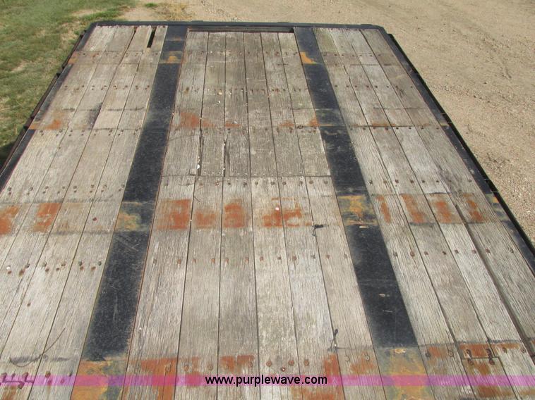 image for item G9928 1990 Fruehauf PBAT2W48 flatbed trailer