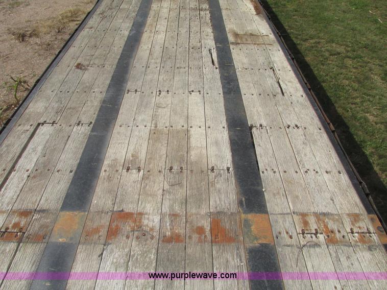 image for item G9928 1990 Fruehauf PBAT2W48 flatbed trailer