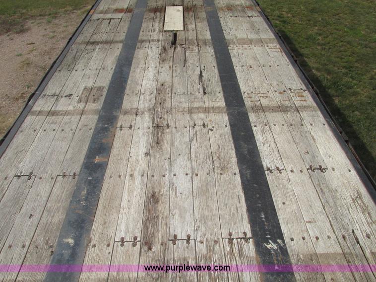 image for item G9928 1990 Fruehauf PBAT2W48 flatbed trailer