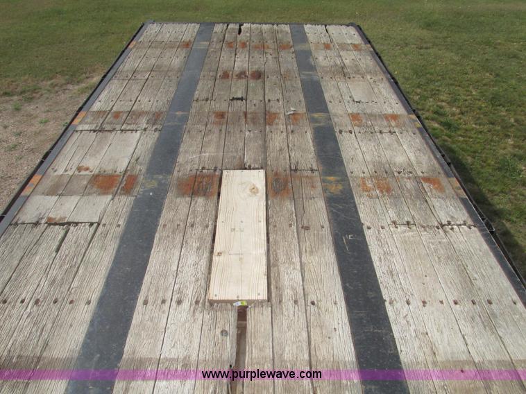 image for item G9928 1990 Fruehauf PBAT2W48 flatbed trailer