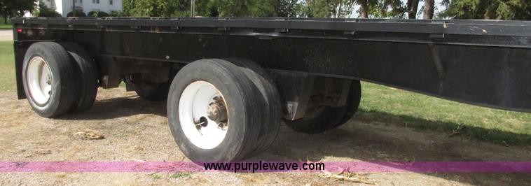 image for item G9928 1990 Fruehauf PBAT2W48 flatbed trailer