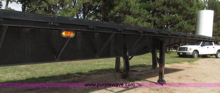 image for item G9928 1990 Fruehauf PBAT2W48 flatbed trailer