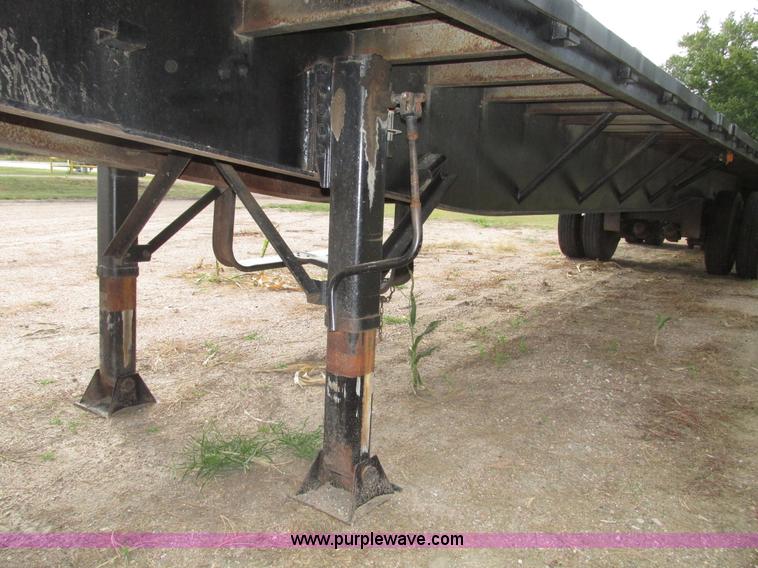image for item G9928 1990 Fruehauf PBAT2W48 flatbed trailer