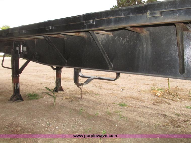 image for item G9928 1990 Fruehauf PBAT2W48 flatbed trailer
