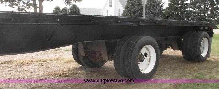 image for item G9928 1990 Fruehauf PBAT2W48 flatbed trailer
