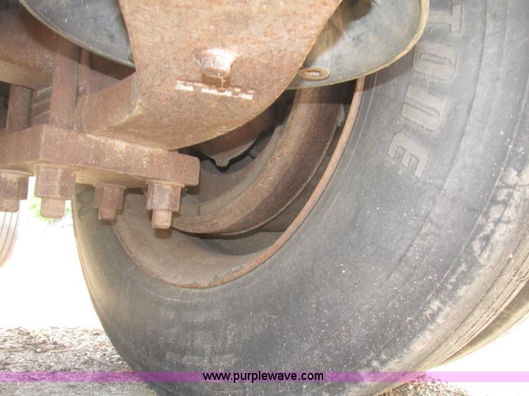 image for item G9928 1990 Fruehauf PBAT2W48 flatbed trailer