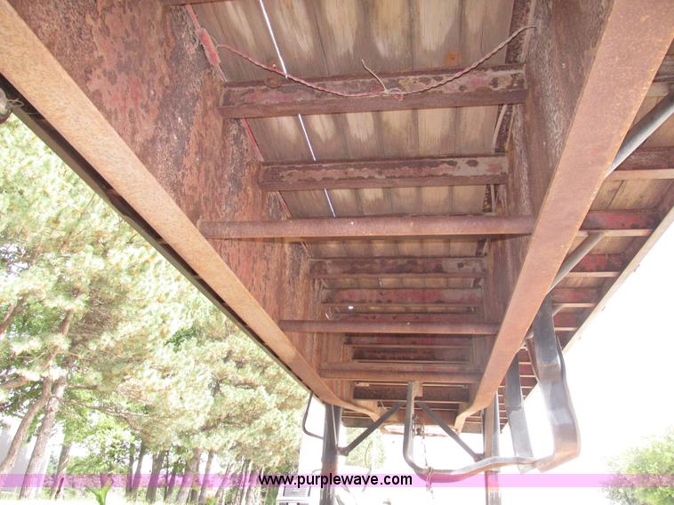 image for item G9928 1990 Fruehauf PBAT2W48 flatbed trailer