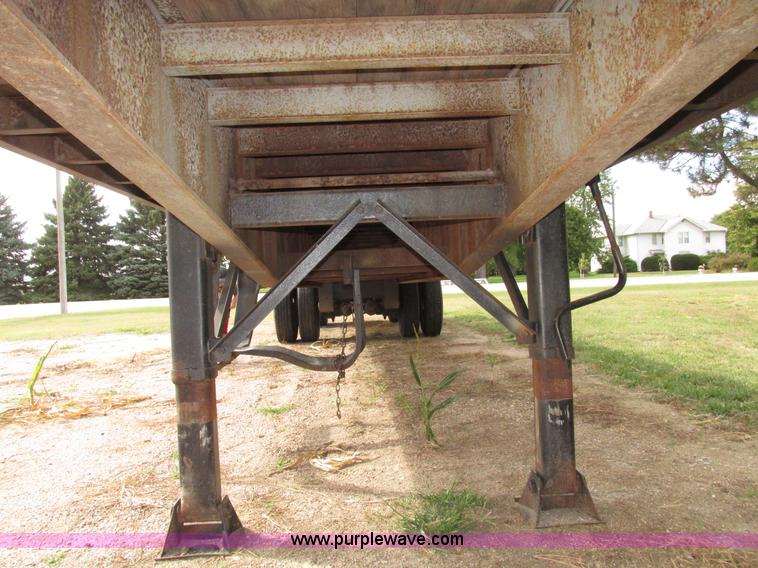 image for item G9928 1990 Fruehauf PBAT2W48 flatbed trailer