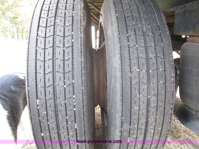 image for item G9928 1990 Fruehauf PBAT2W48 flatbed trailer