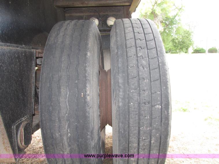 image for item G9928 1990 Fruehauf PBAT2W48 flatbed trailer