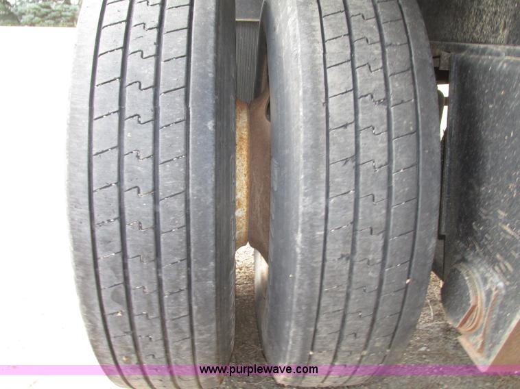 image for item G9928 1990 Fruehauf PBAT2W48 flatbed trailer