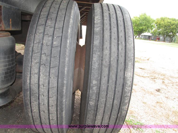 image for item G9928 1990 Fruehauf PBAT2W48 flatbed trailer