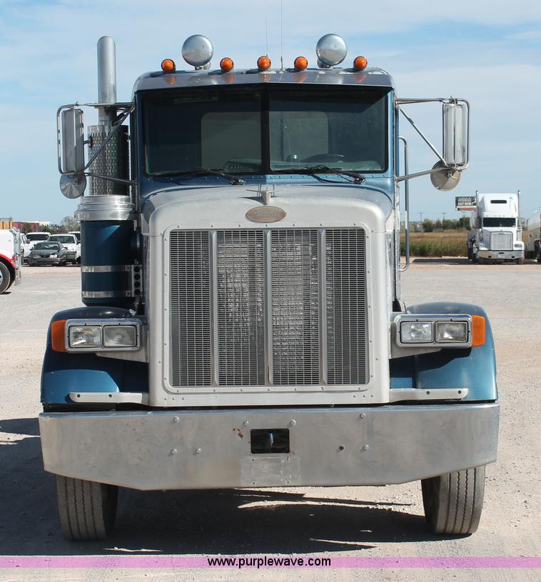 image for item H5542 2000 Peterbilt 379 semi truck