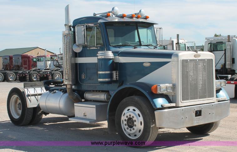 image for item H5542 2000 Peterbilt 379 semi truck