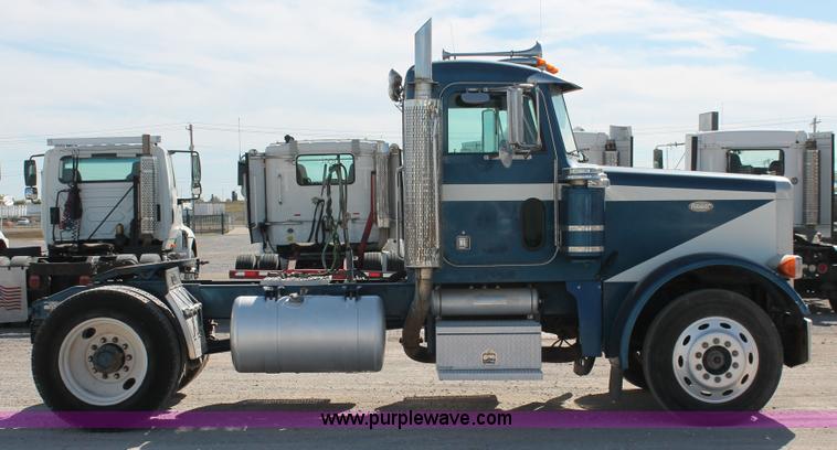 image for item H5542 2000 Peterbilt 379 semi truck