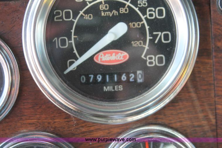 image for item H5542 2000 Peterbilt 379 semi truck