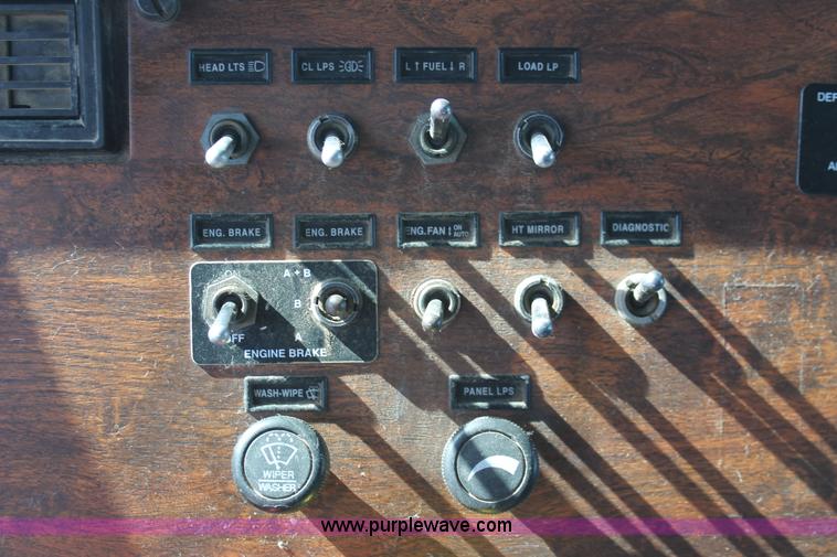 image for item H5542 2000 Peterbilt 379 semi truck