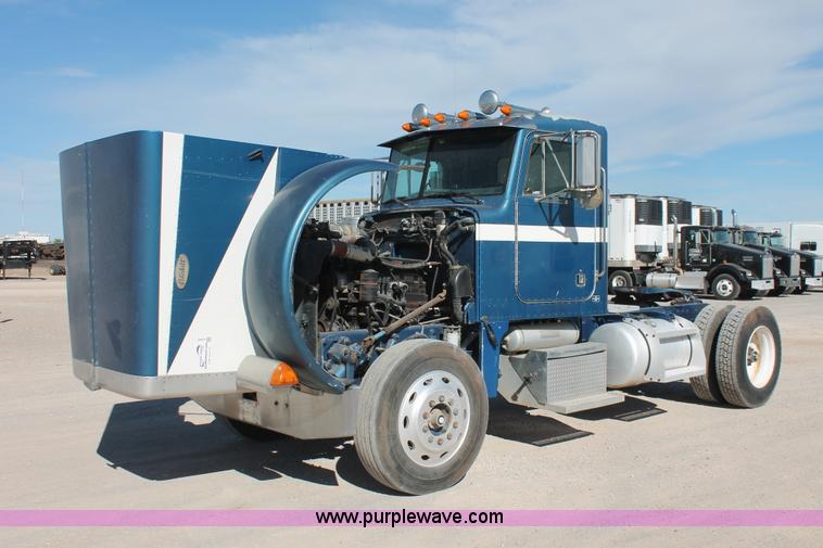 image for item H5542 2000 Peterbilt 379 semi truck