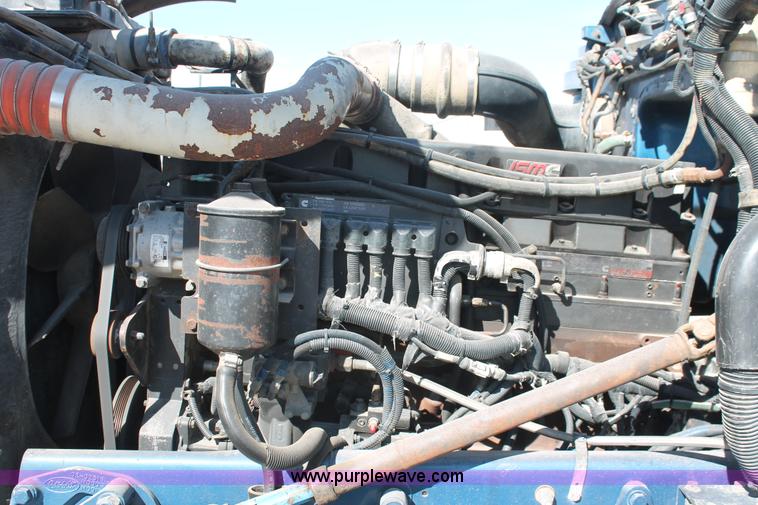 image for item H5542 2000 Peterbilt 379 semi truck