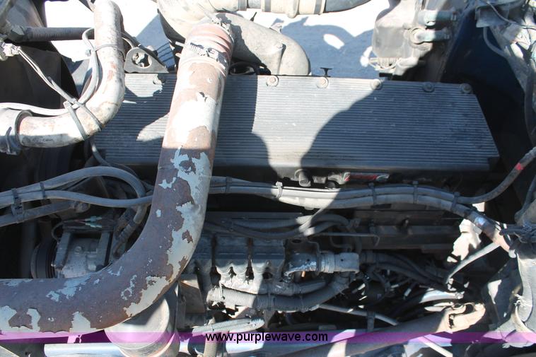 image for item H5542 2000 Peterbilt 379 semi truck