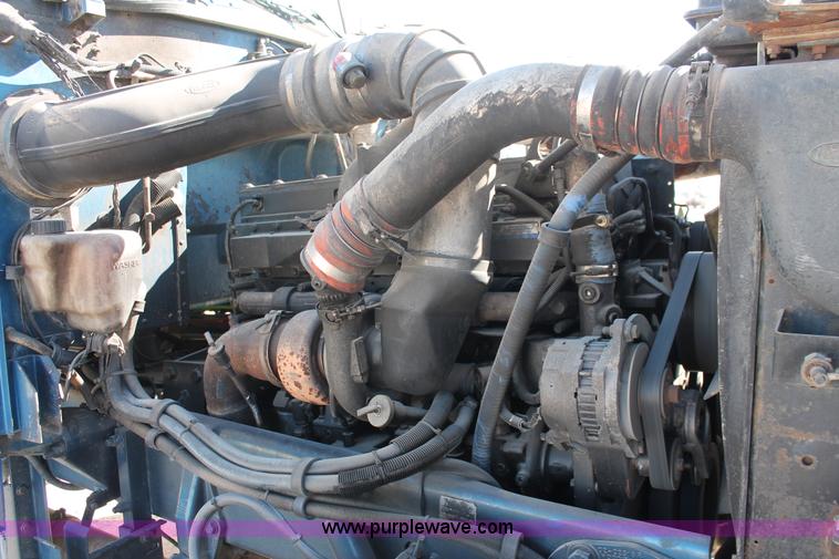 image for item H5542 2000 Peterbilt 379 semi truck