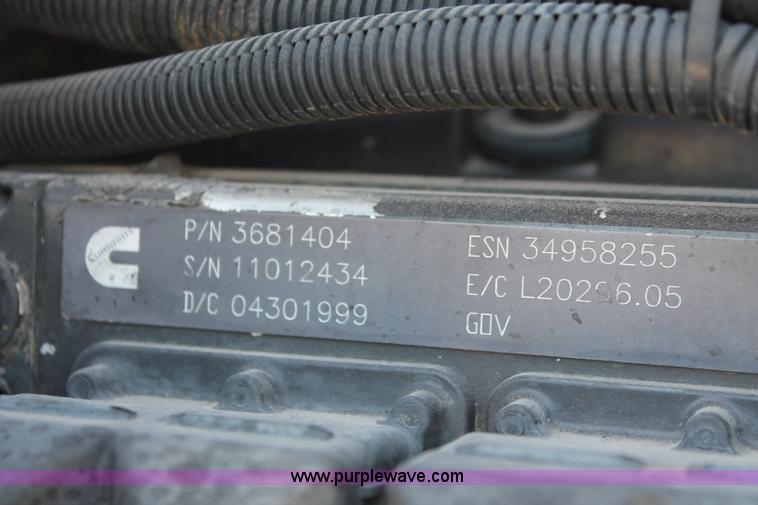 image for item H5542 2000 Peterbilt 379 semi truck