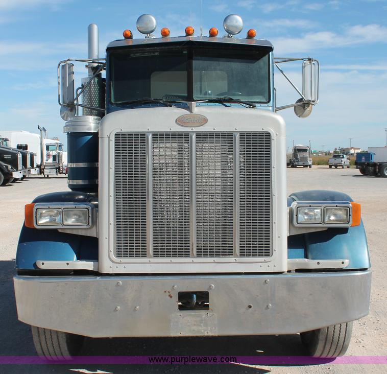 image for item H5542 2000 Peterbilt 379 semi truck